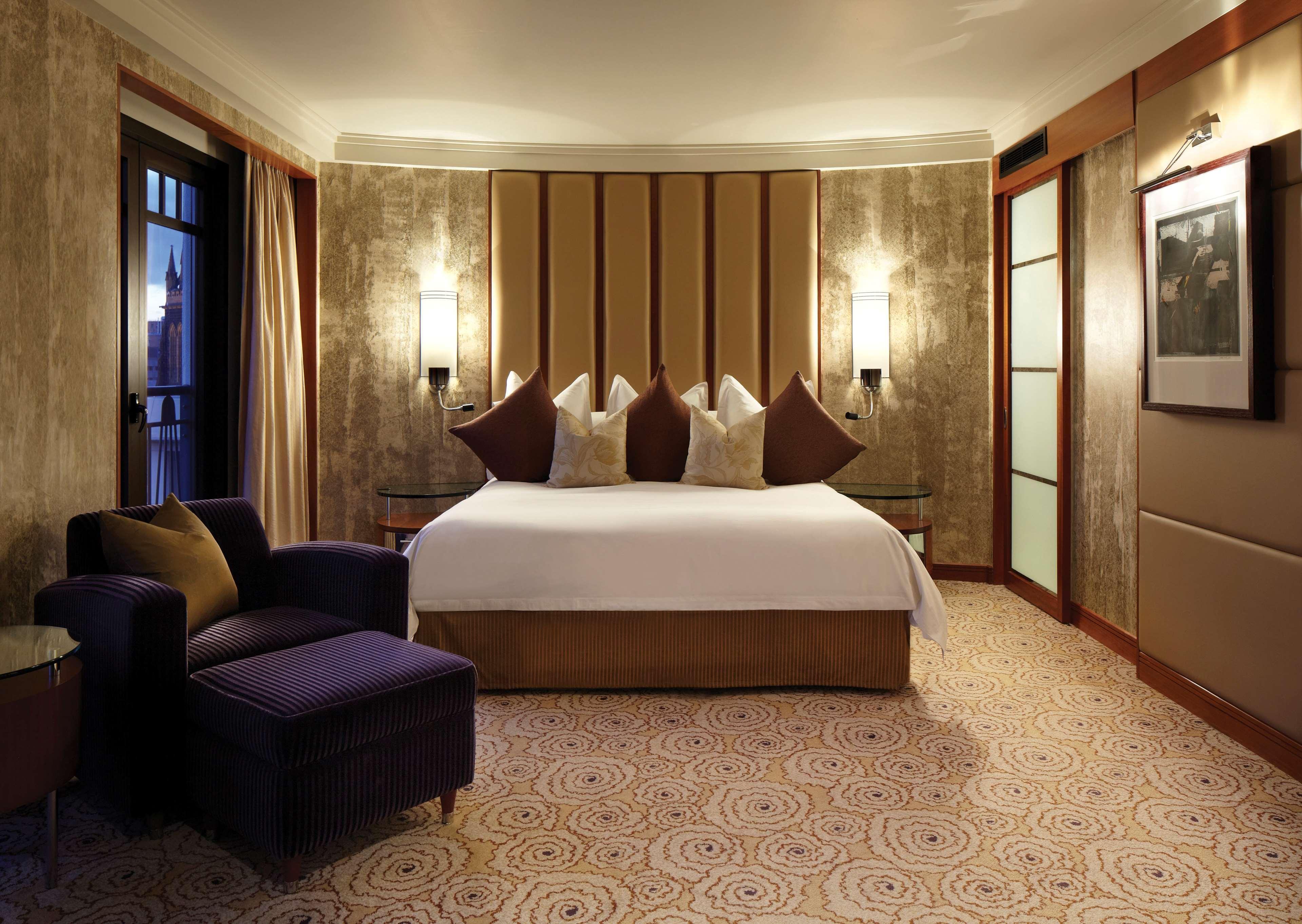 Park Hyatt Melbourne Hotel Екстериор снимка A bedroom at the Mandarin Oriental, London