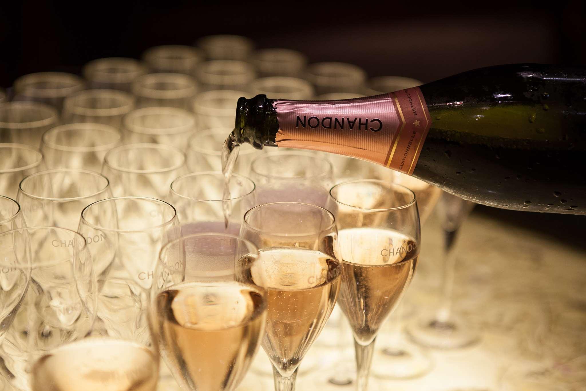 Park Hyatt Melbourne Hotel Екстериор снимка Champagne being poured