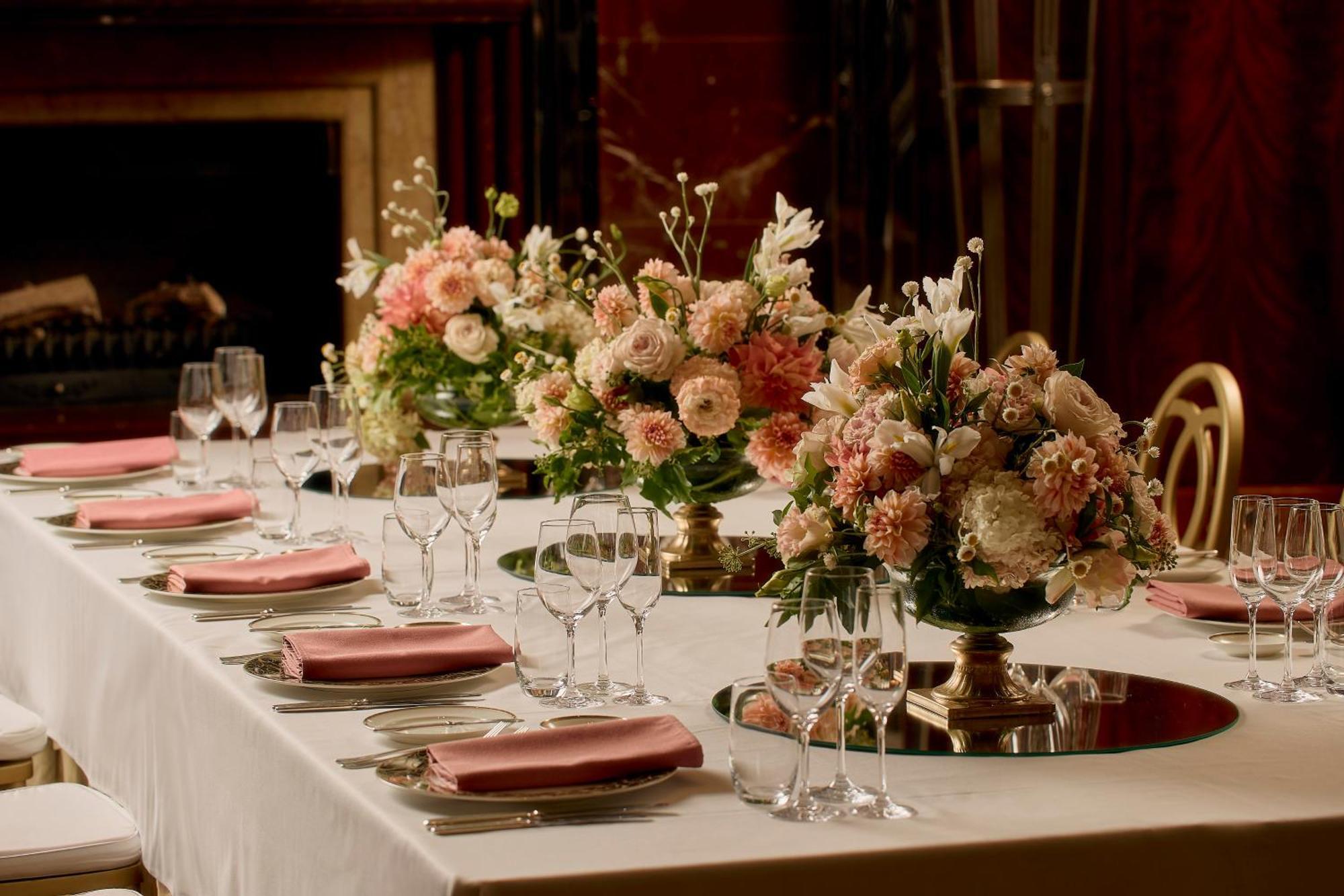 Park Hyatt Melbourne Hotel Екстериор снимка A table set for a formal dinner