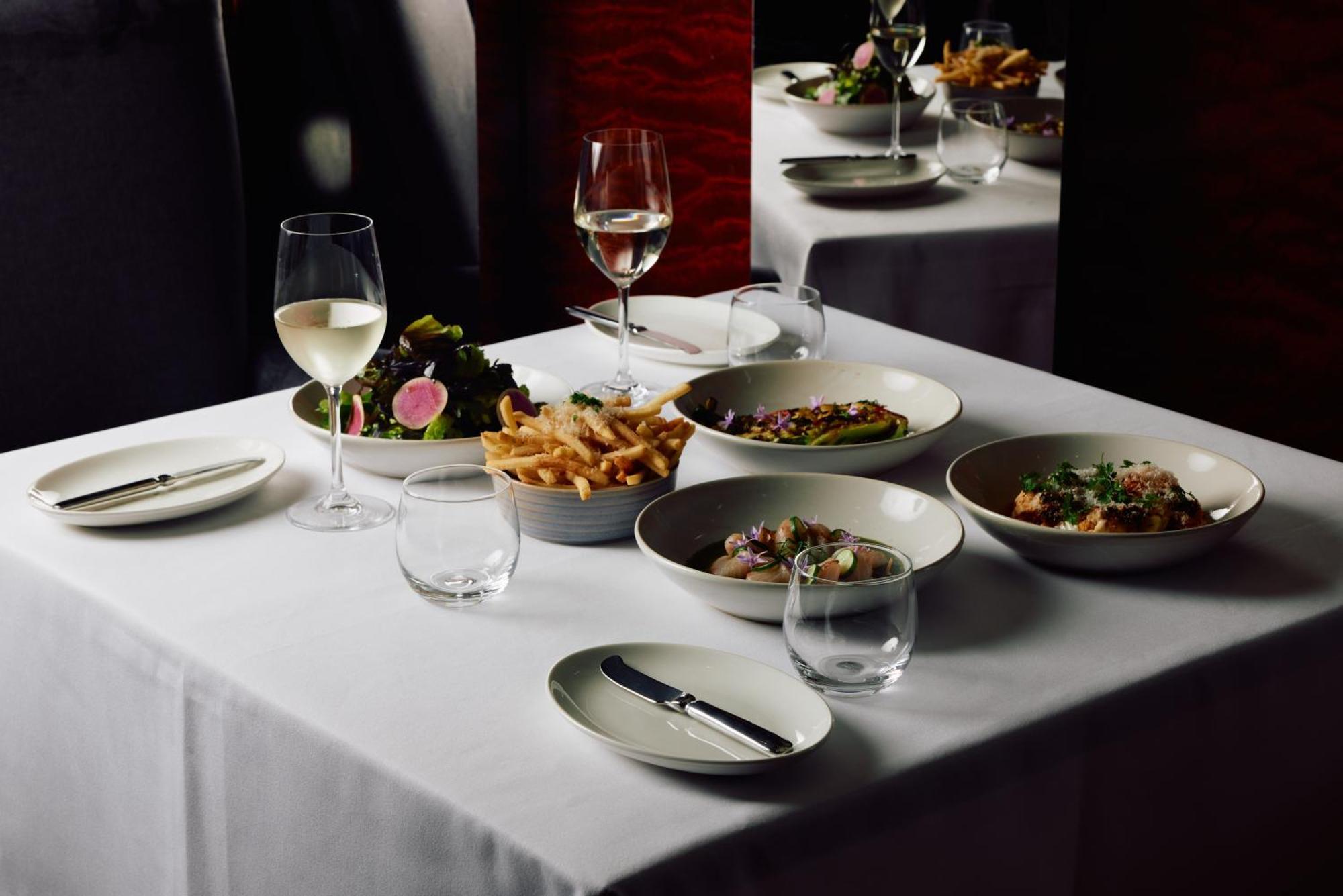 Park Hyatt Melbourne Hotel Екстериор снимка A selection of dishes at the restaurant