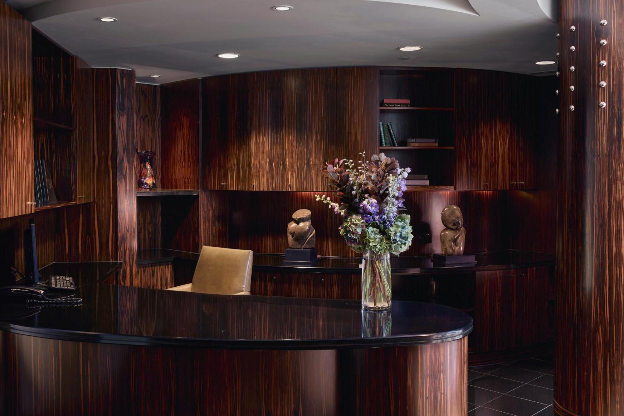 Park Hyatt Melbourne Hotel Екстериор снимка The reception desk at the hotel